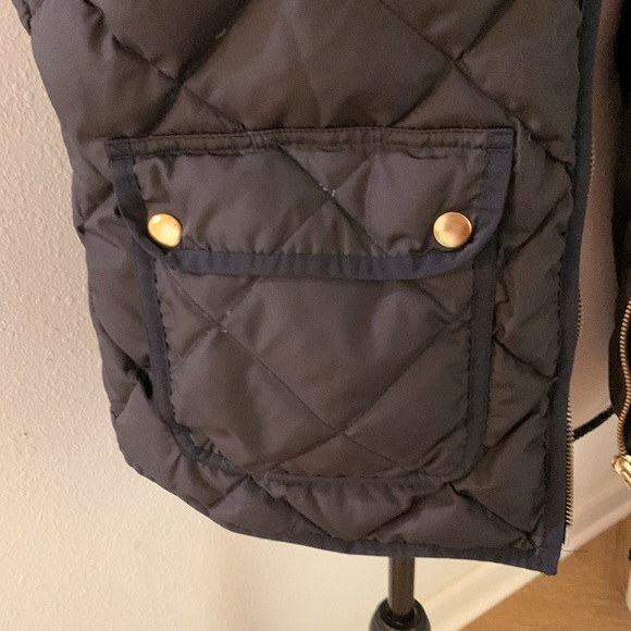 J. CREW Quilted Down Excursion Vest size M - Picture 6 of 11